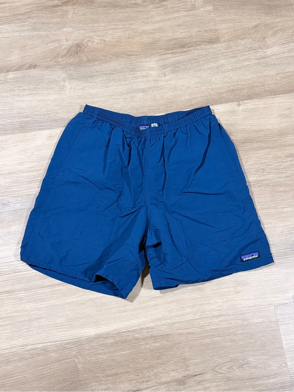 Patagonia Men’s Deep Blue Elastic Waist Swim Trunks size medium lined 6” inseam